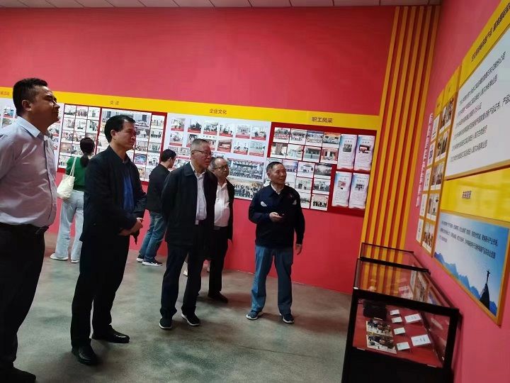 安徽省經(jīng)信廳機(jī)關(guān)黨委支部、廳投資與改造技術(shù)改造處黨支部蒞臨公司開展主題黨日活動